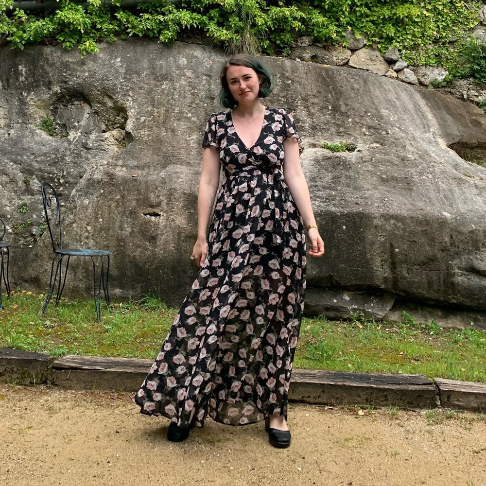 🌸5 FOR $20🌸 Forever 21 black floral wrap dress